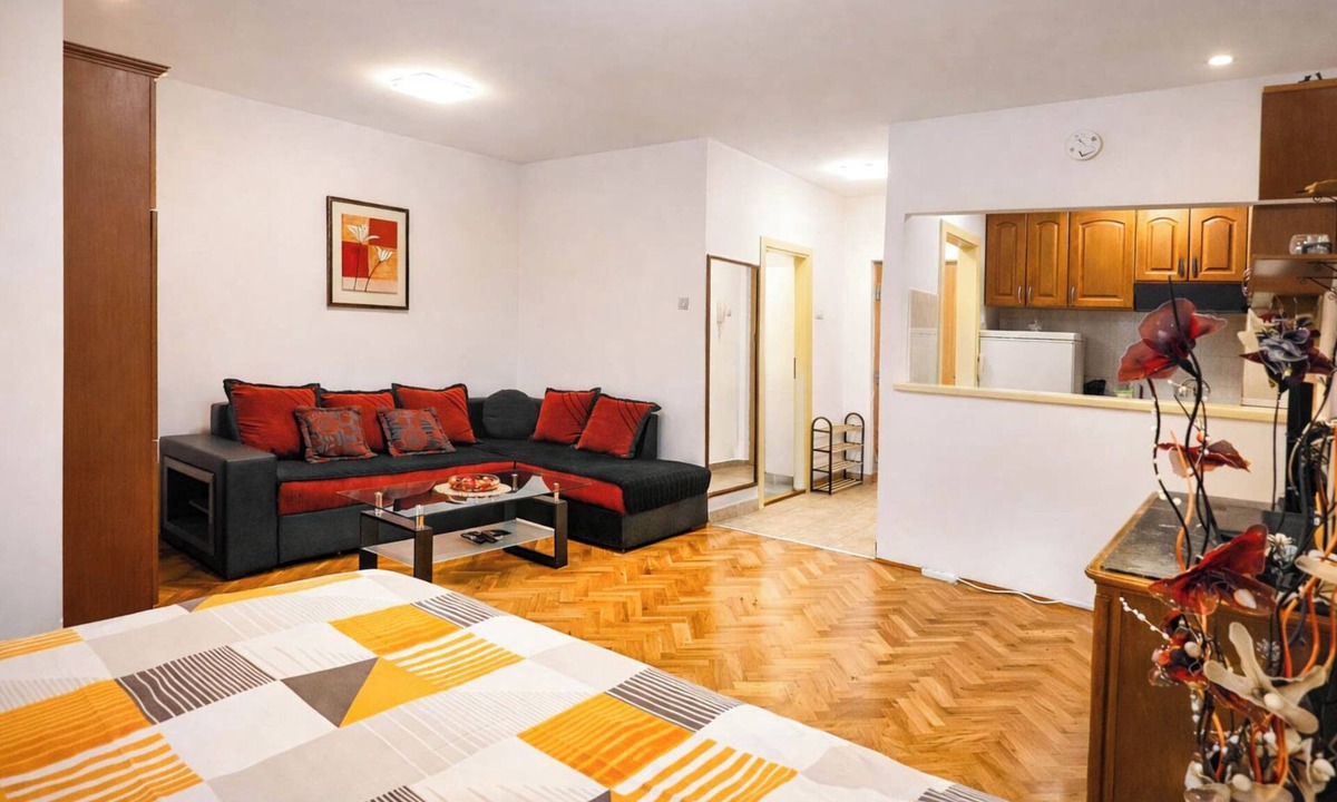 Maini Apartment | Modern Apartment w/Balcony 7 min Beach Near Center of Budva Flat surface