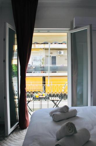 Agios Panteleimonas Apartment | Modern Athens Flat for Work & Leisure