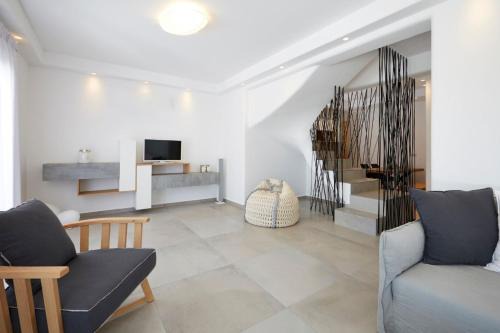 Exo Gialos Villa | Modern & Comfortable Santorini Villa 3 Bedrooms Villa Aqua Private Pool