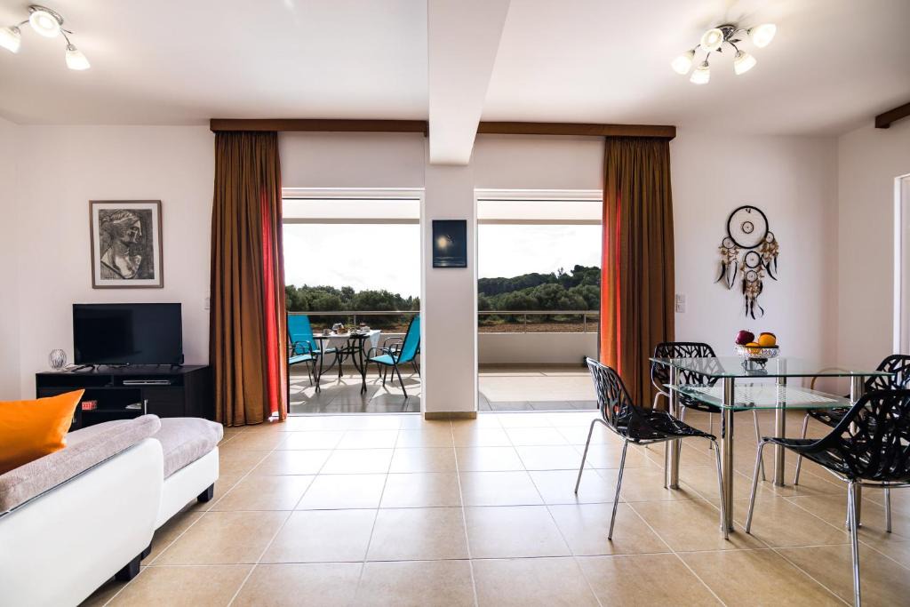 Klismata Apartment | Modern Villa Broumas - A Spacious Haven