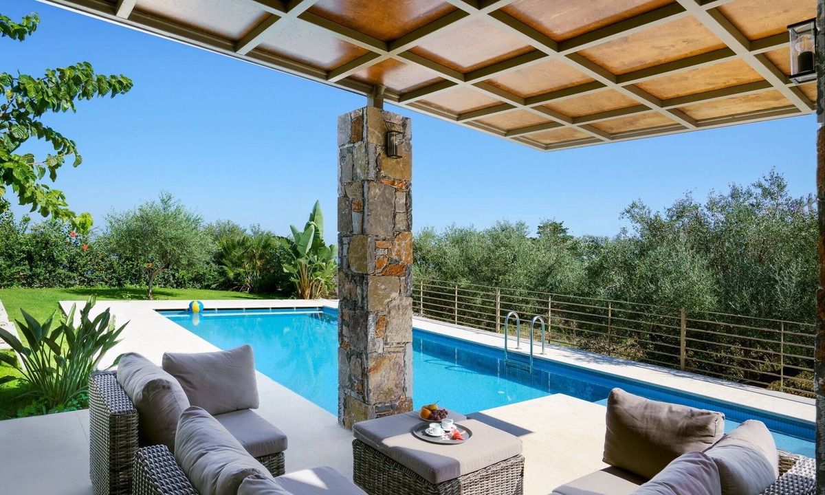 Kefalas Villa | Modern Villa with Private Pool & BBQ, 5km from the beach