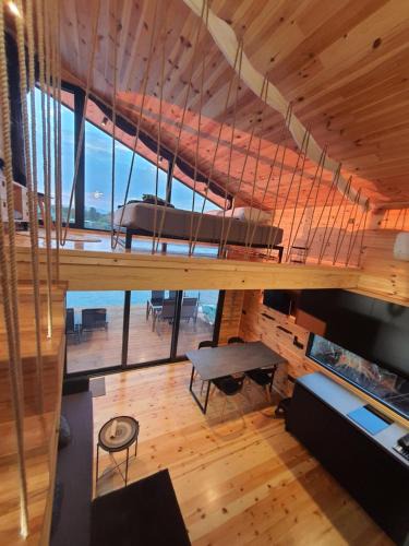Ulcinj House | modernes Holzhaus, Cabin, auf dem Fluss, wenige Meter zum Meer