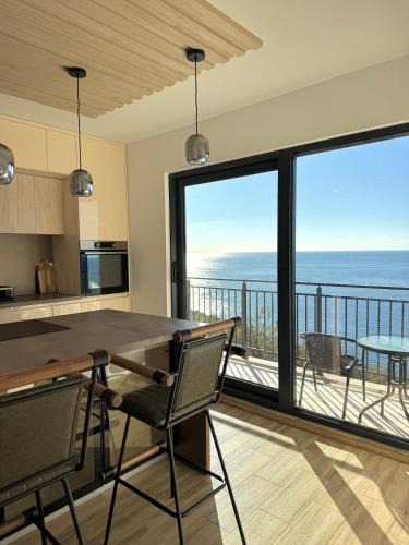 Krstac Apartment | Moréa- Modern, Sea View & Balcony