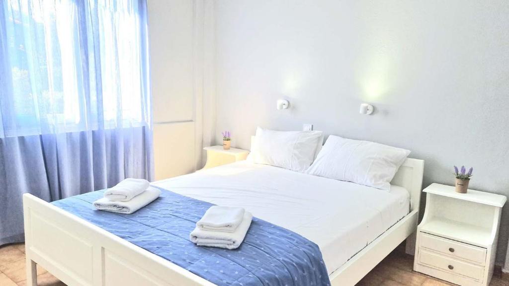 Akrotiri Apartment | My Cretan Village by Go4sea