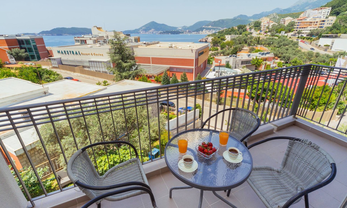 Przno Apartment | MyPrzno - Spacious 3 BD Apartment with Great Sea View