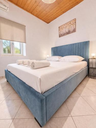 Vlachopoulatika Apartment | Nature's Nook Paxos