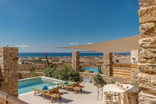 Kastraki Apartment | Naxos near Kastraki beach house with sea view and pool