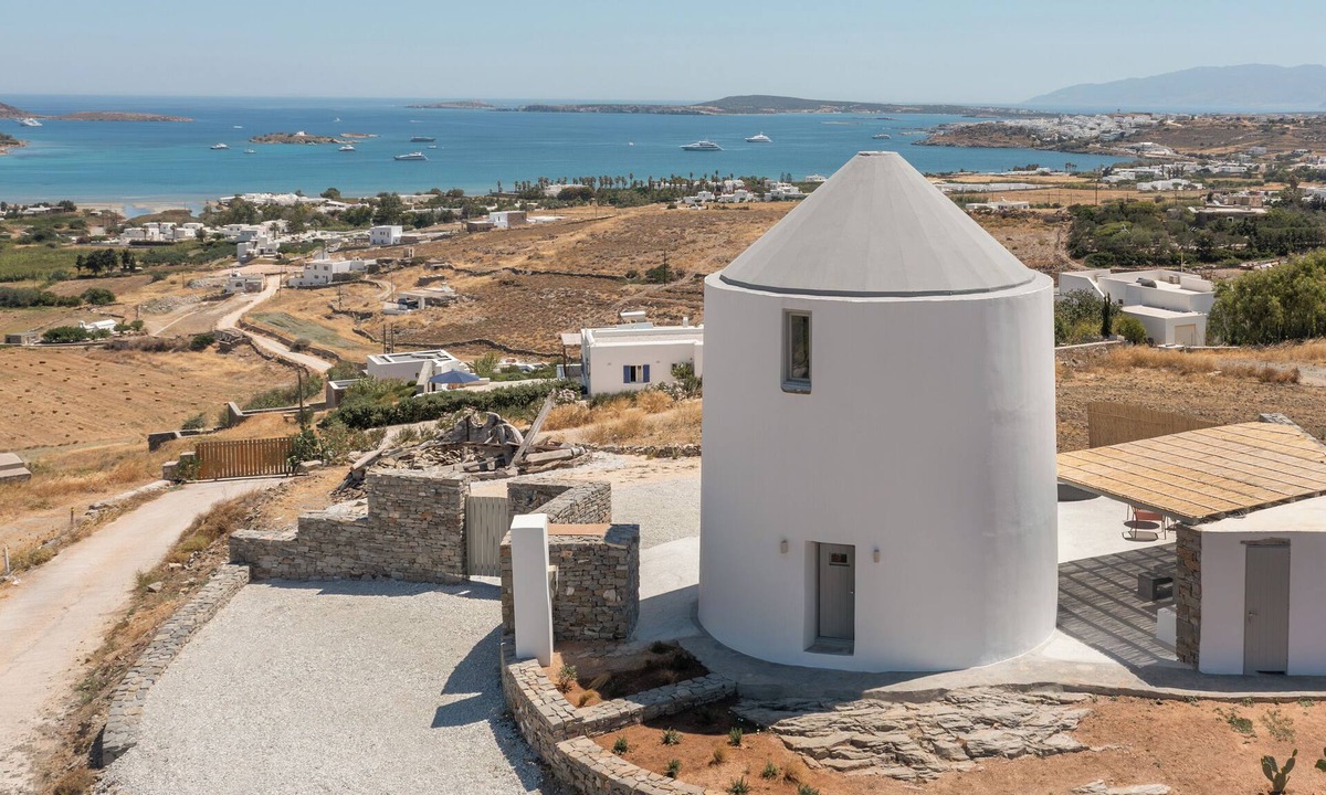 Naousa House | Near Naousa| 1BR Jacuzzi |ōrigín Cycladic Windmill