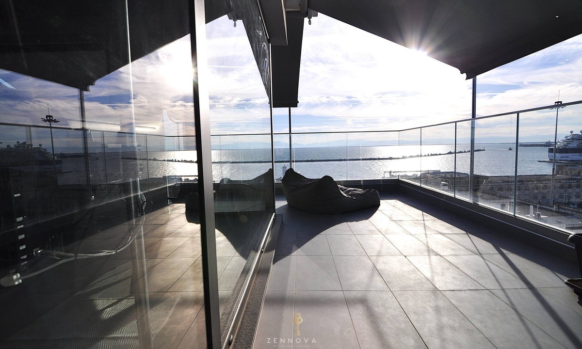 Ladadika Apartment | Nero Luxury Flat by Zennova