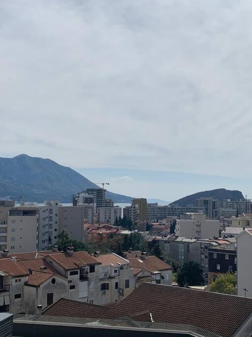 Bijeli do Apartment | New 1BDR flat w partial sea view