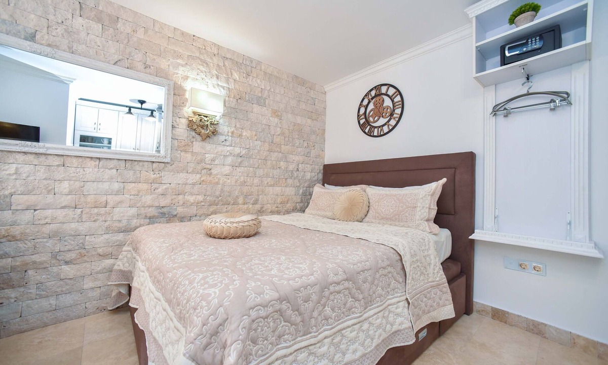 Old Town Apartment | NEW AND MODERN APT IN THE HEART OF HISTORIC CENTER/STEPS TO BEACH