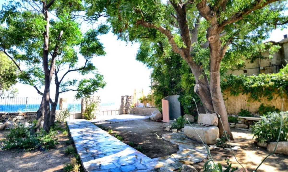 Agios Kirykos Apartment | New,uniquely cozy place,waterfront garden,actual steps to crystal clear beach -