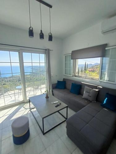 Mousata House | Newly Renovated Endless view Dimitra's House