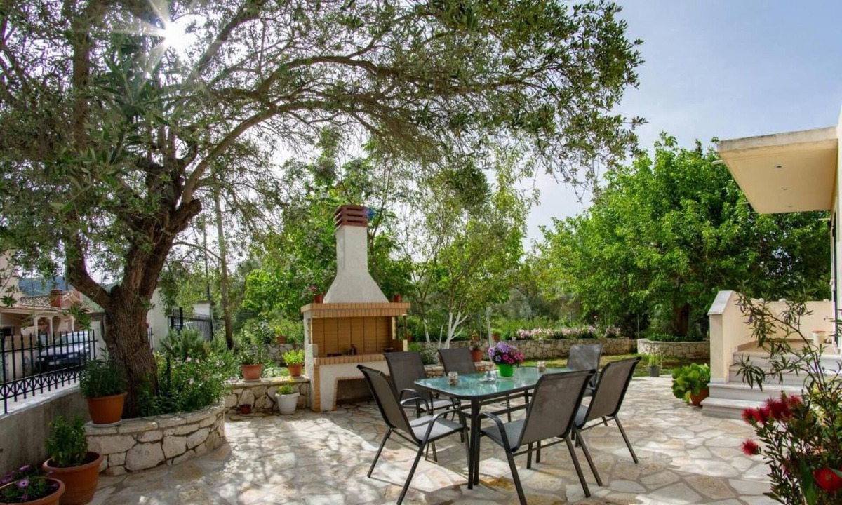 Kariotai House | Nikis Country House - Lefkada BnB Private Parking