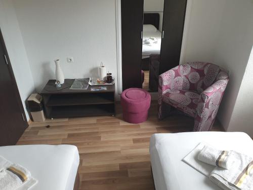 Kotor Old Town House | Nova dvokrevetna soba sa dva odvojena kreveta i zajedničkim kupatilom