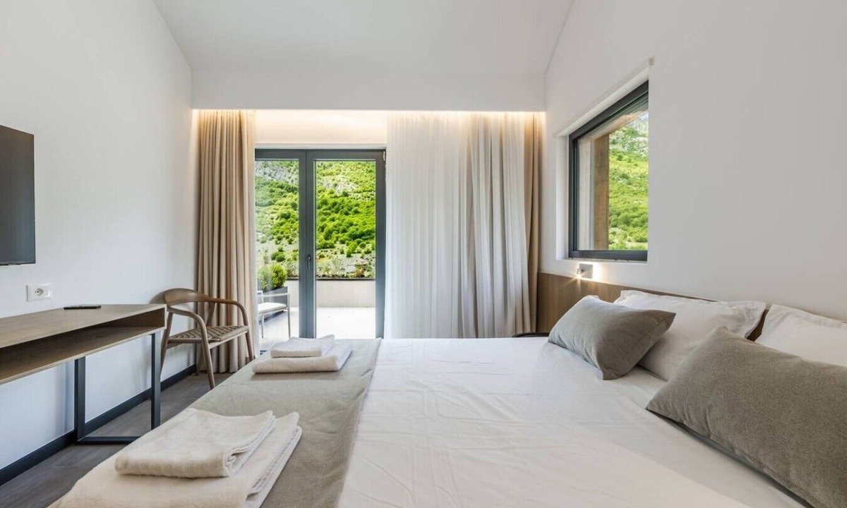 Shkoder County Bed & Breakfast | Odat n`Bogë | Room 1 - Lisi by PikHost