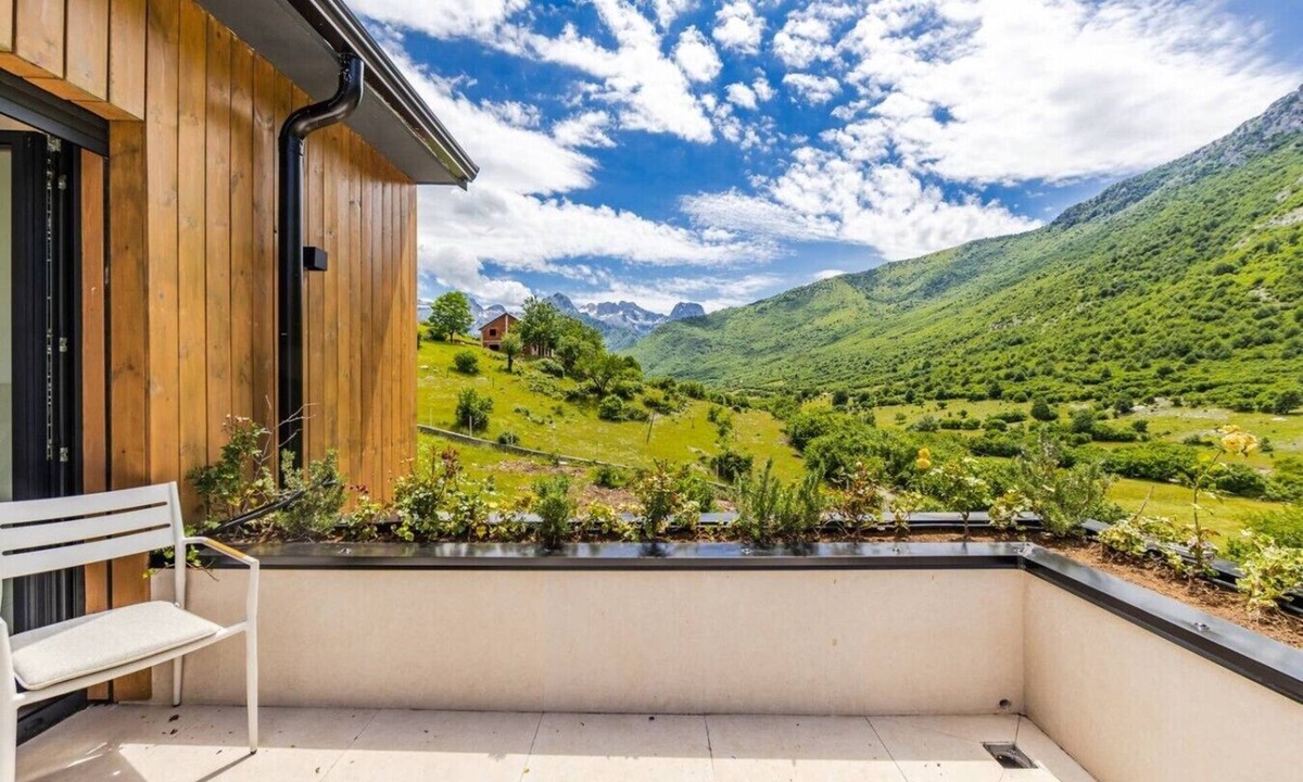 Shkoder County Bed & Breakfast | Odat n`Bogë | Room 4 - Zana by PikHost