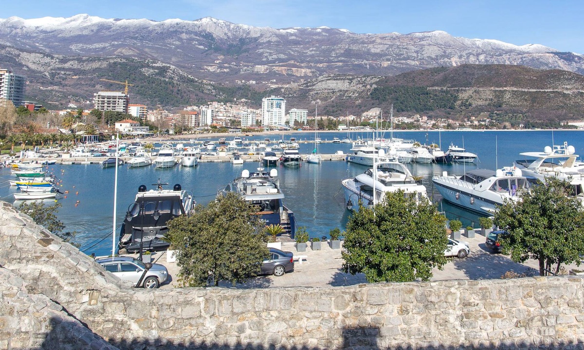 Old Town Apartment | Old town 1-bdrm apt w/balcony + sea view