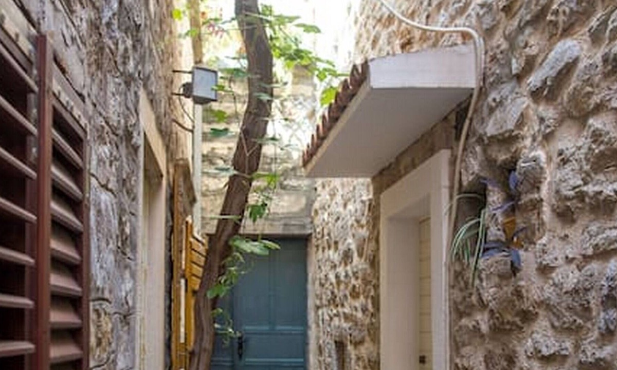 Old Town Apartment | Old town apartment w/2 bedrooms nearby beach