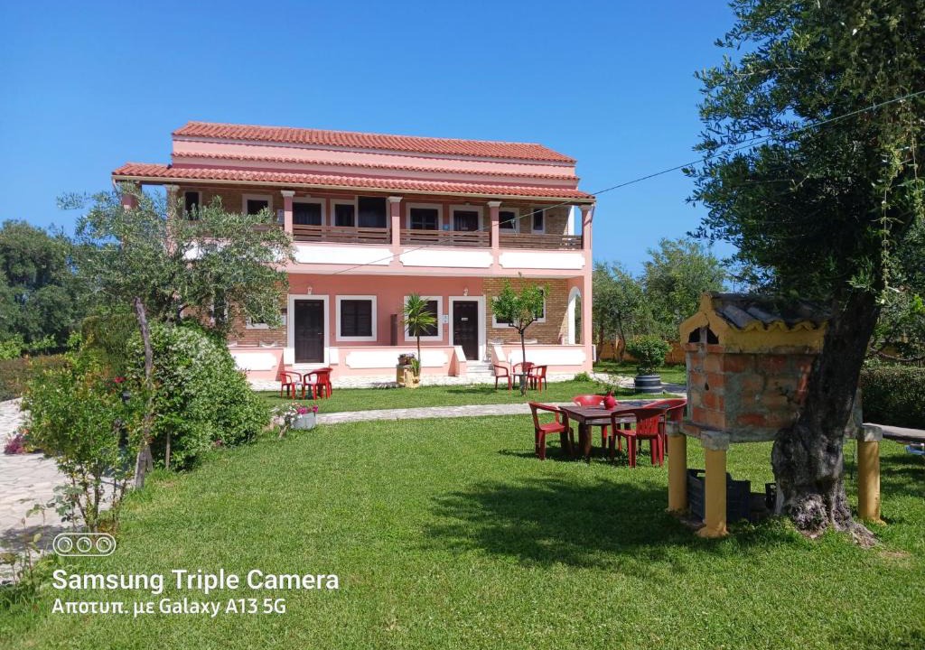 Almiros Beach Apartment | Olga's Garden Apartments