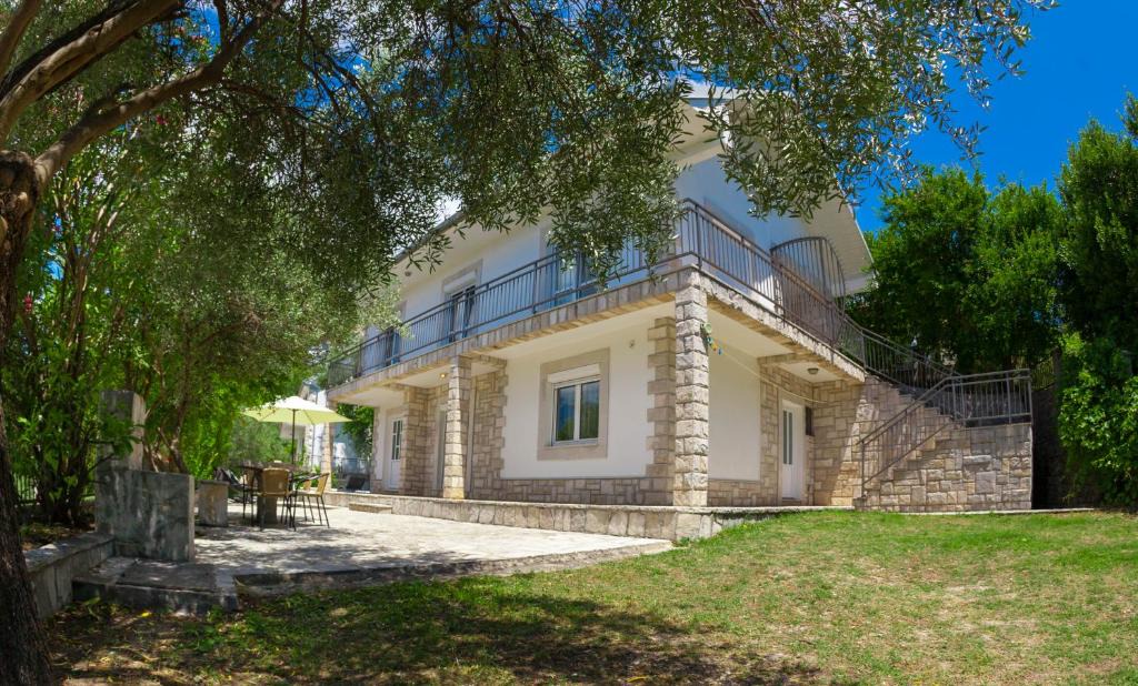 Podi Villa | Olive Tree Villa