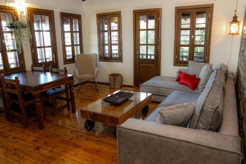 Panteleimon Villa | Olympia Avra