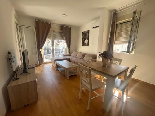 Maini Apartment | One bedroom apartment with garage