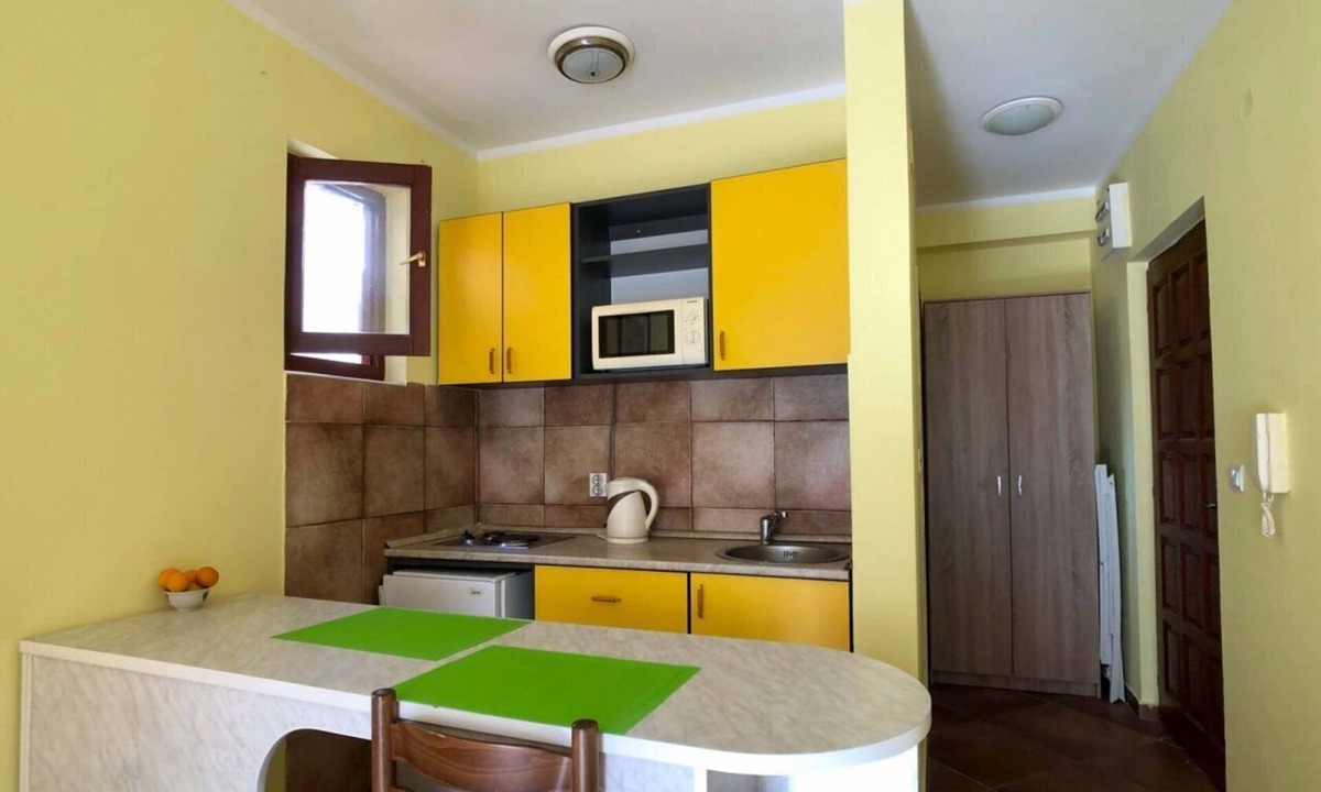 Becici Apartment | Only 1 minute and 15 seconds to walk to the beach!