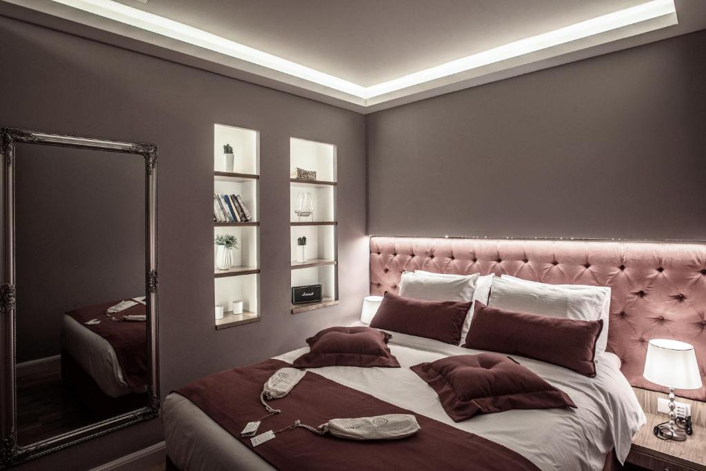 Old Town Apartment | Opus 5 Luxury Apartment in Liston Corfu