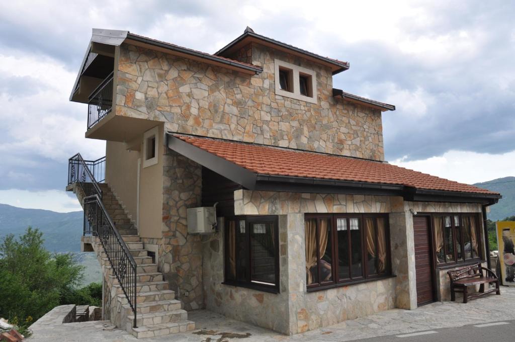 Niksic Bed & Breakfast | Ostroške grede