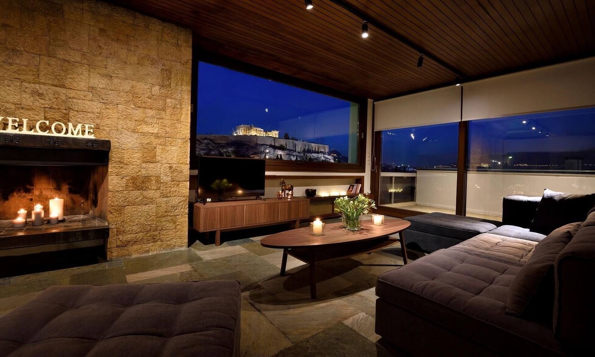 Anafiotika Villa | Outstanding Athens Apartment | Karyatis Luxury Maisonette | 3 Bedrooms