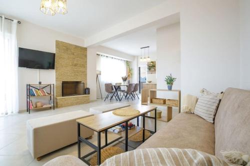 Kalamata Apartment | Over the Hill