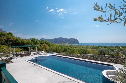 Kaluđerac Villa | Paštrovići Stone Retreat