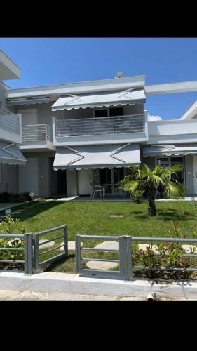 Paralia Ofryniou Apartment | Palm Residential