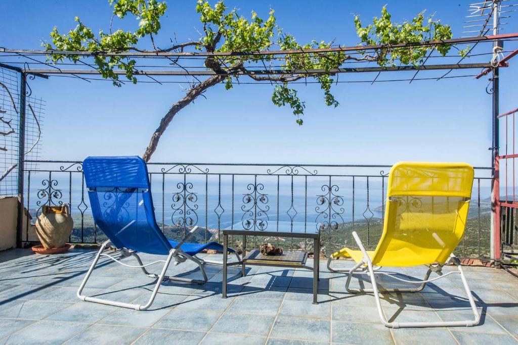 Tseria Apartment | Panorama of Deep Blue