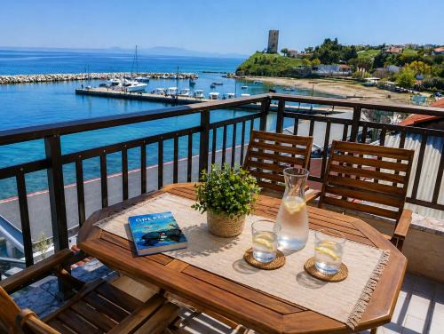 Nea Fokaia House | Panoramic Sea View Apartment