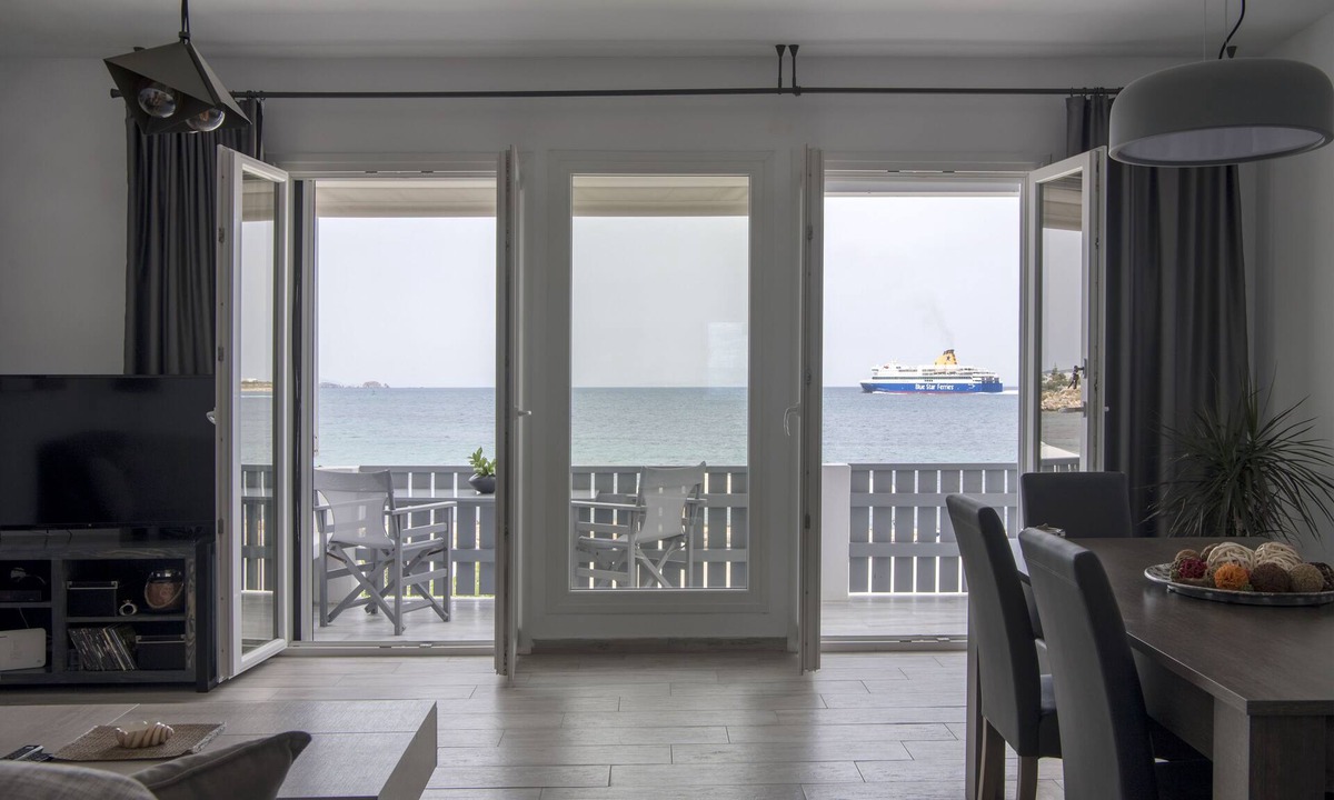 Parikia Apartment | Parikia's Seaside House
