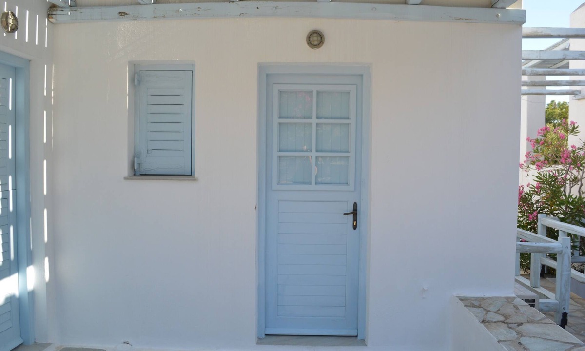 Krotiri Apartment | Paroikia: sea view house