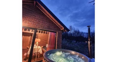 Bresalc House | Peaceful Villa with Hot Tub - Jacuzzi