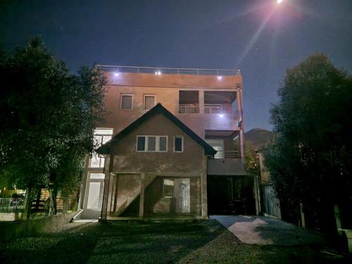 Burtaisi Apartment | Penthousewohnung