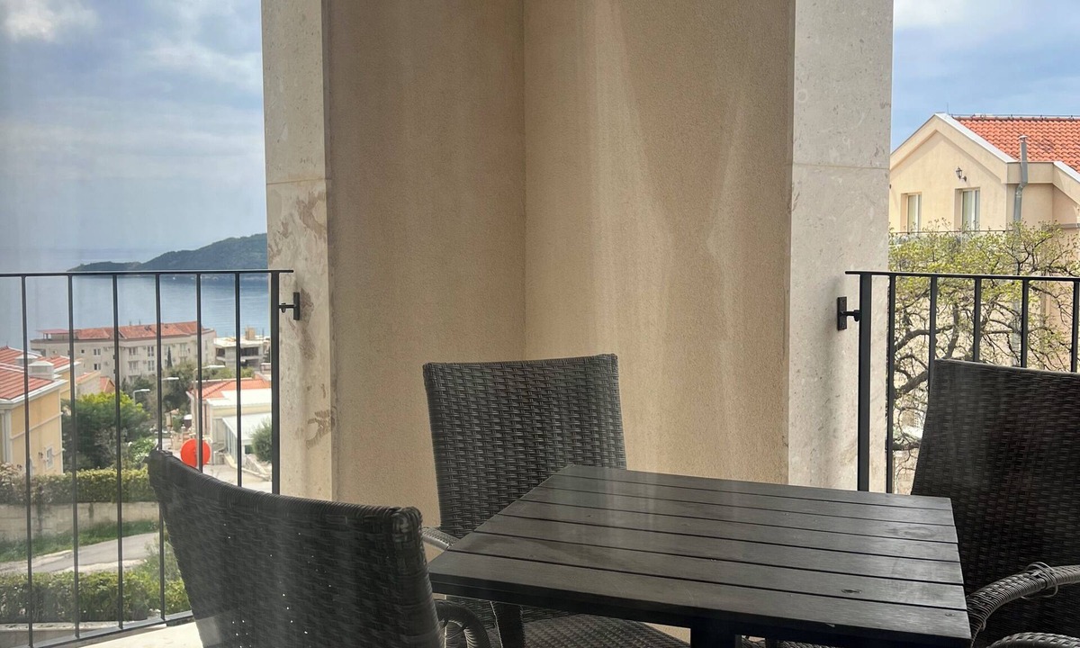 Becici Apartment | Perfect 2-bedroom apartment with AC in delightful Bečići