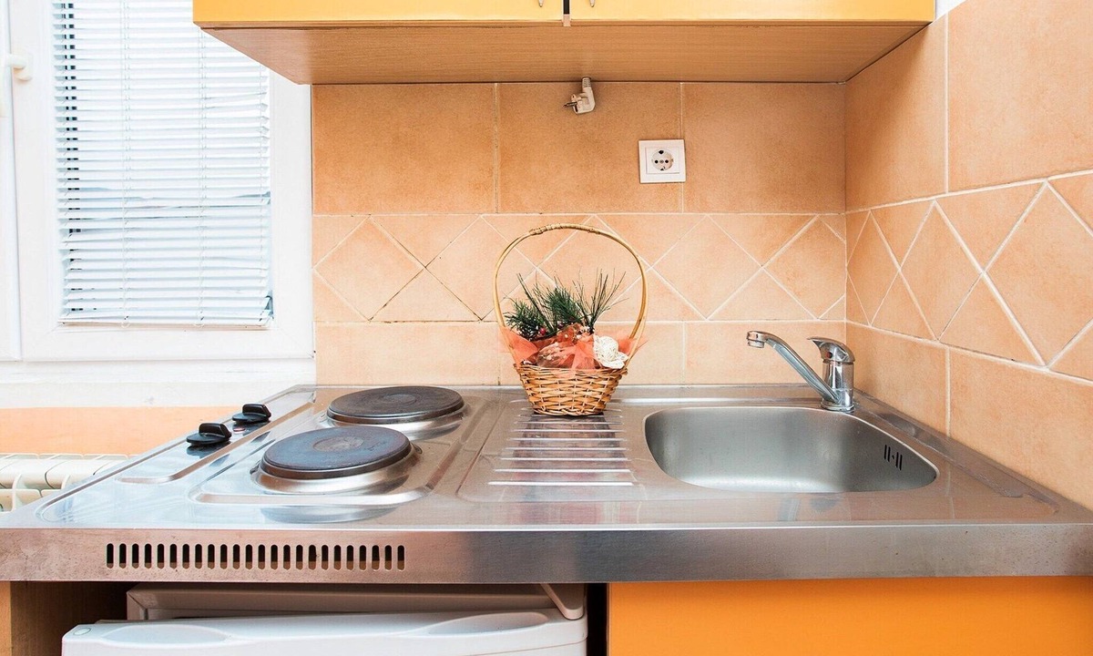 Prijevor Apartment | Perfect Budva Stay Near the Sea & Aqua Park - - Double Room 3/4