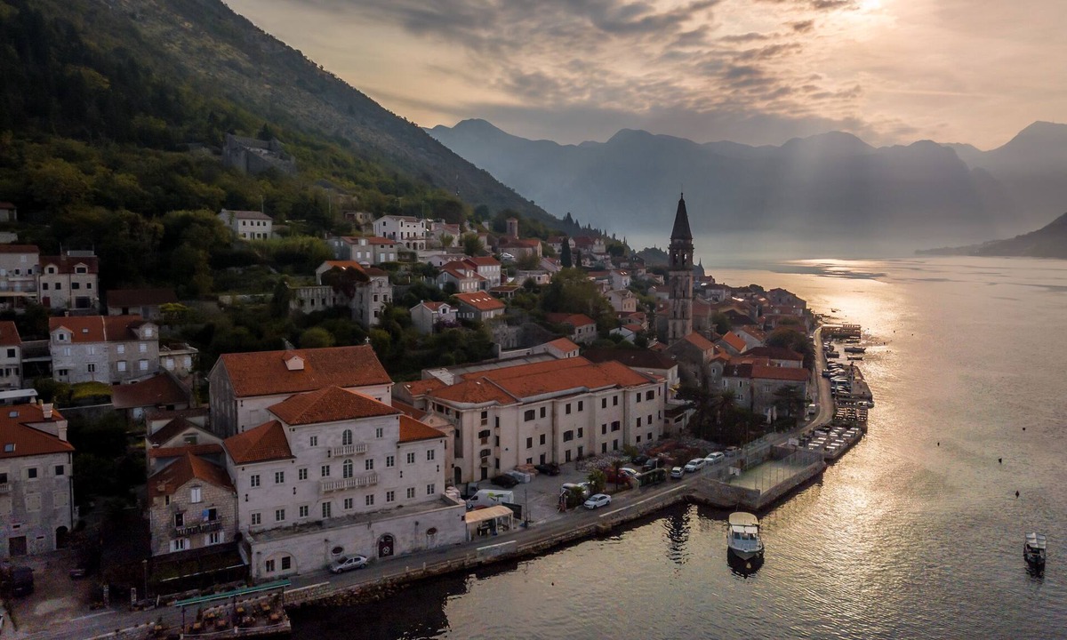 Perast Apartment | Perfetto Perasto Residence - idyllic seaside escape with a jacuzzi inside