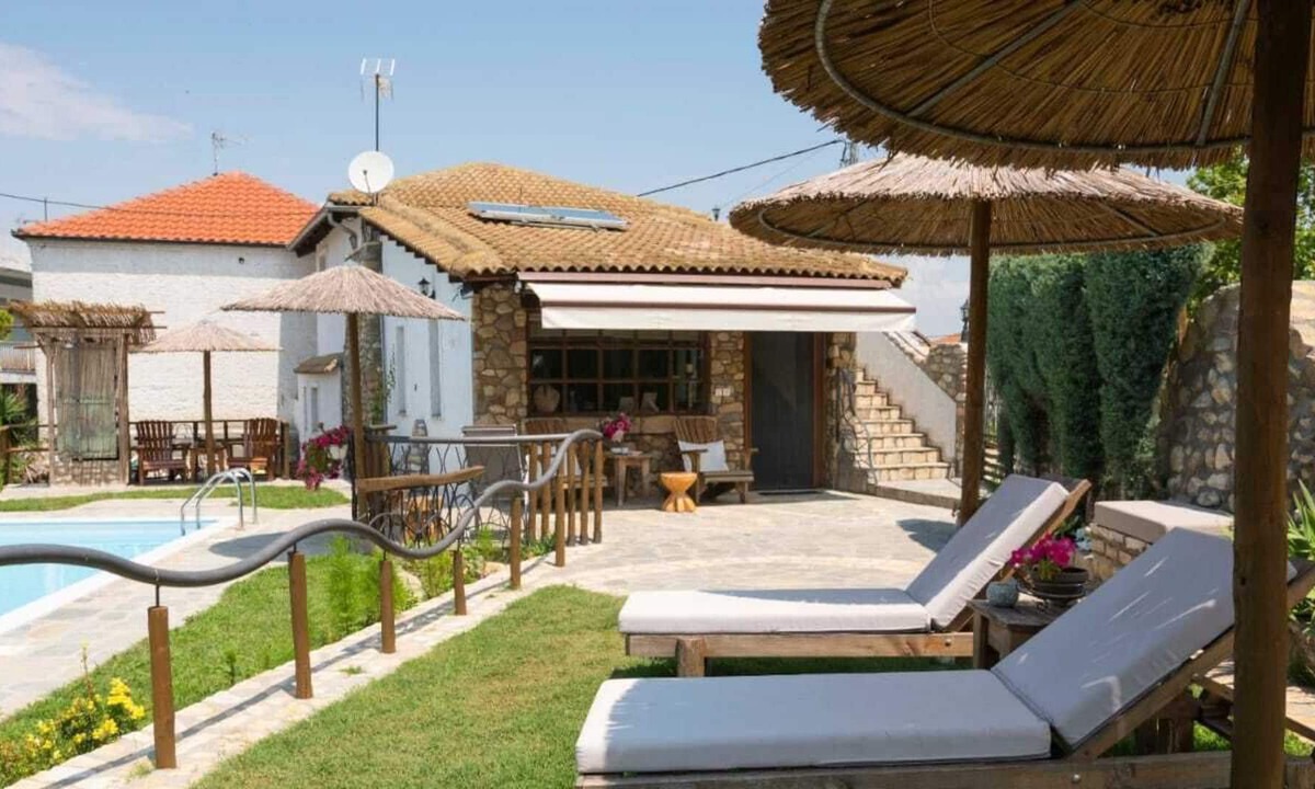Tragilos Apartment | Philippos: Your Secluded Getaway with Pool