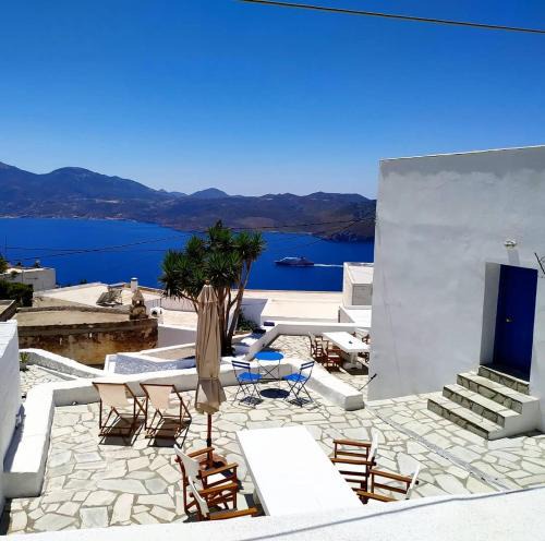 Plaka House | Piazza Castello