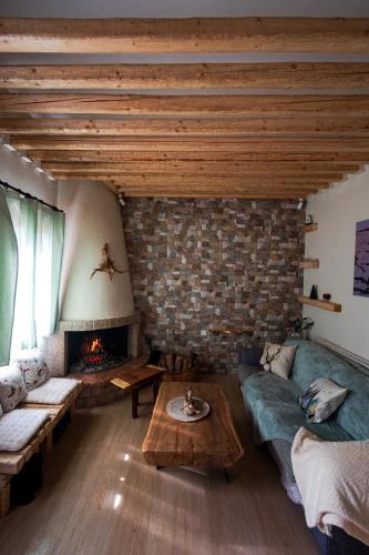 Arachova House | PineNpeak