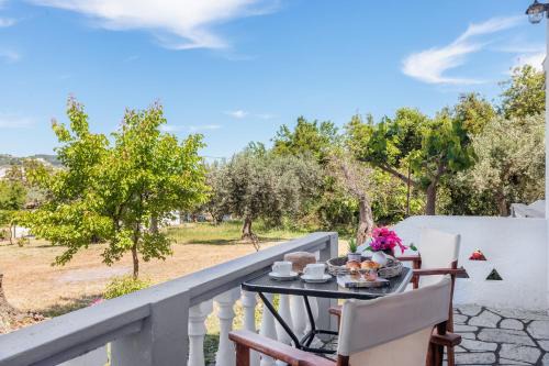 Skopelos Apartment | Platanakia