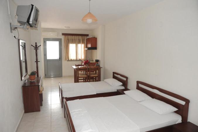 Loutsa Apartment | Platis-Gialos apartments