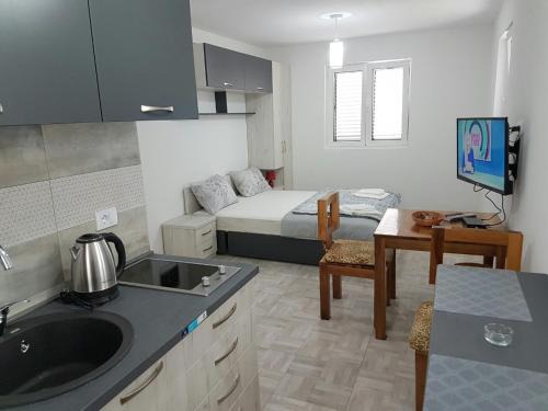 Donje Polje Apartment | Porto Njeguši A2