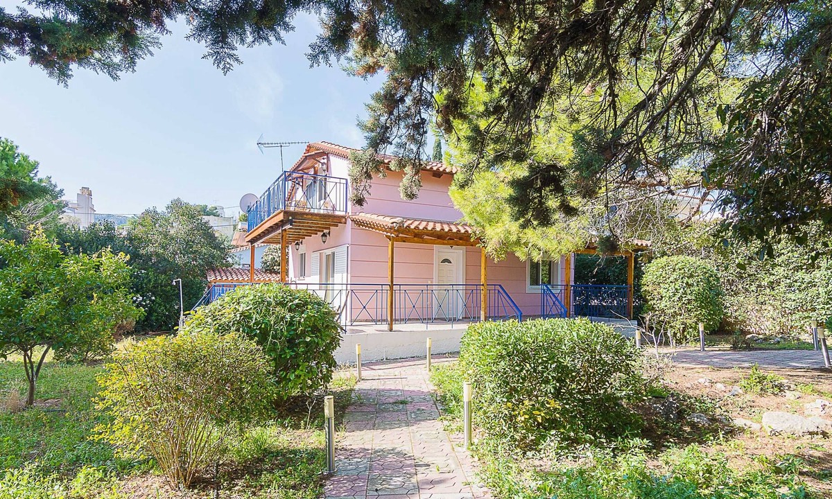 Markopoulo Mesogaias House | Porto Rafti Family 4BD Maisonette with Garden